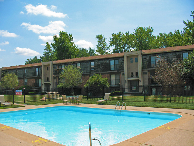 Carriage Hill Apartments in Toledo, OH - Building Photo - Building Photo