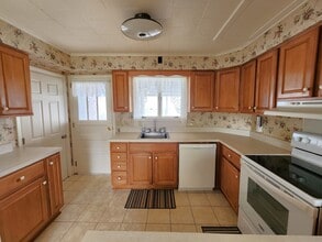 1636 Philadelphia St in Indiana, PA - Foto de edificio - Building Photo