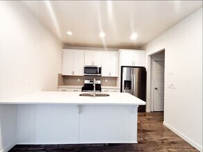 5075 N Marble Fox Way in Lehi, UT - Building Photo - Building Photo