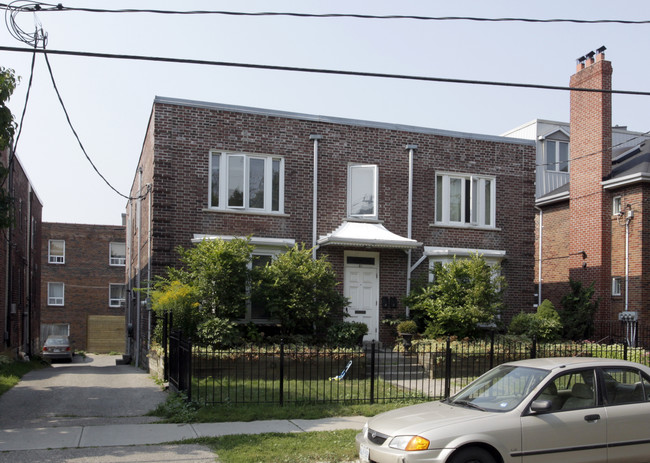 21 Claxton Blvd in Toronto, ON - Building Photo - Primary Photo