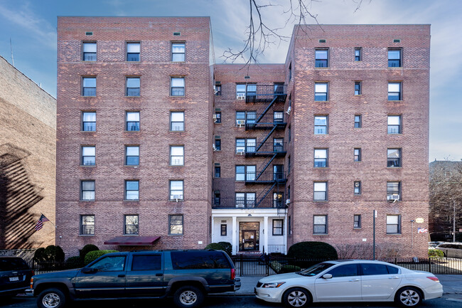 81-06 34th Avenue in New York, NY - Building Photo - Building Photo