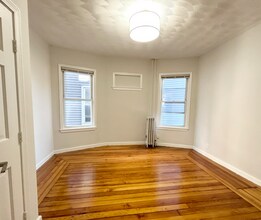 153 E Cottage St, Unit 1 in Boston, MA - Building Photo - Building Photo