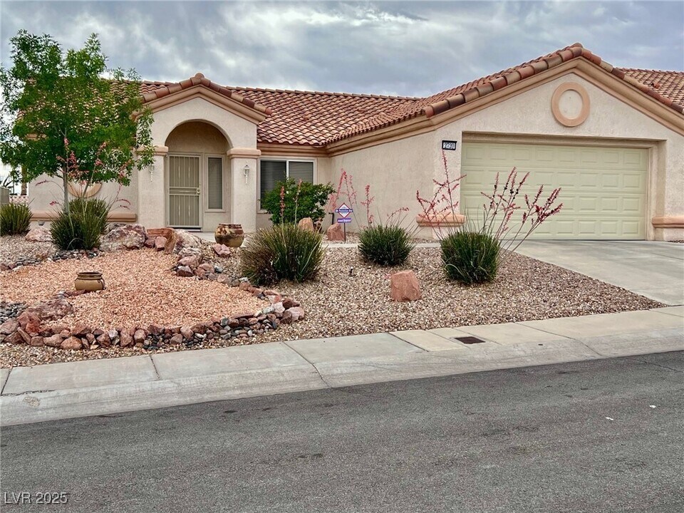 2720 Hope Forest Dr in Las Vegas, NV - Building Photo