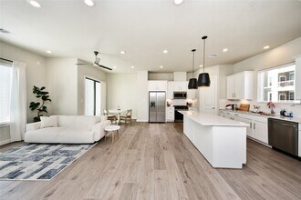 8502 Kolbe Village Wy in Houston, TX - Building Photo - Building Photo