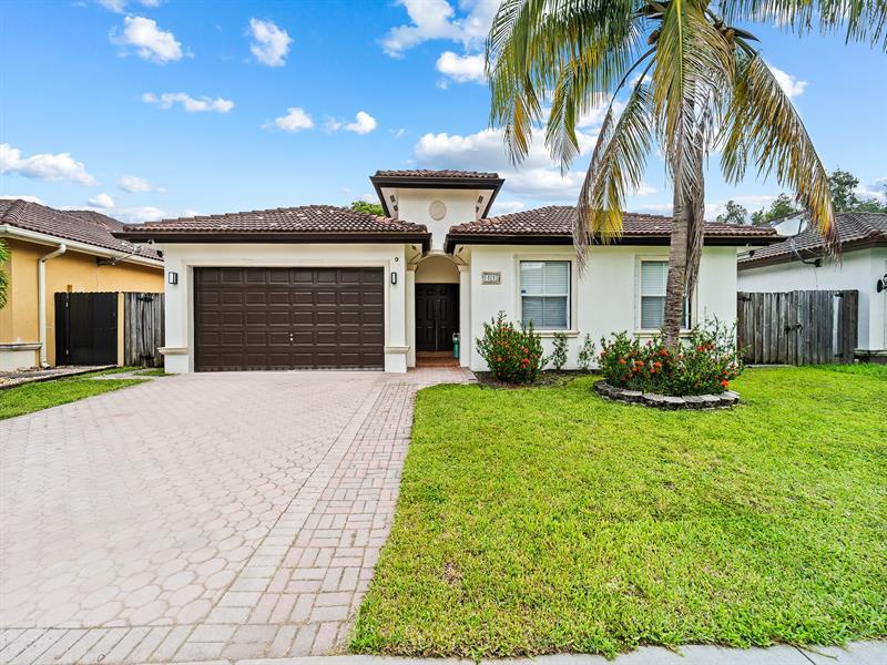 14815 SW 28 Ln in Miami, FL - Building Photo
