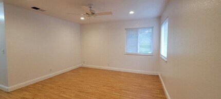 4253 White River Ct in Redding, CA - Building Photo - Building Photo