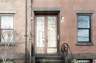 63 Wayne St in Jersey City, NJ - Building Photo - Building Photo