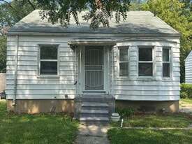 18941 Elkhart St in Harper Woods, MI - Building Photo