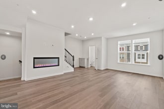 8217 Longford Rd in Glen Burnie, MD - Foto de edificio - Building Photo