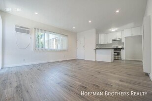 13959 Vanowen St in Los Angeles, CA - Building Photo