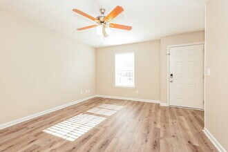 1320 E Nir Shreibman in La Vergne, TN - Building Photo - Building Photo