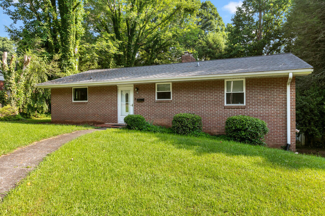 68 Wilshire Dr in Asheville, NC - Foto de edificio - Building Photo