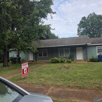 3225 Clopton St SW in Huntsville, AL - Building Photo