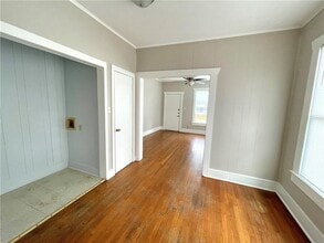 909 Bina St, Unit B in Bryan, TX - Foto de edificio - Building Photo