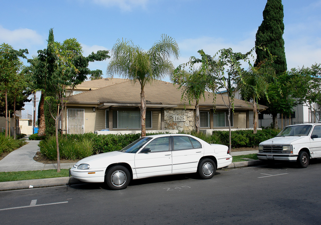 1625 S Hampstead St in Anaheim, CA - Building Photo