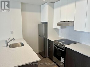 150 Canon Jackson Dr in Toronto, ON - Building Photo - Building Photo