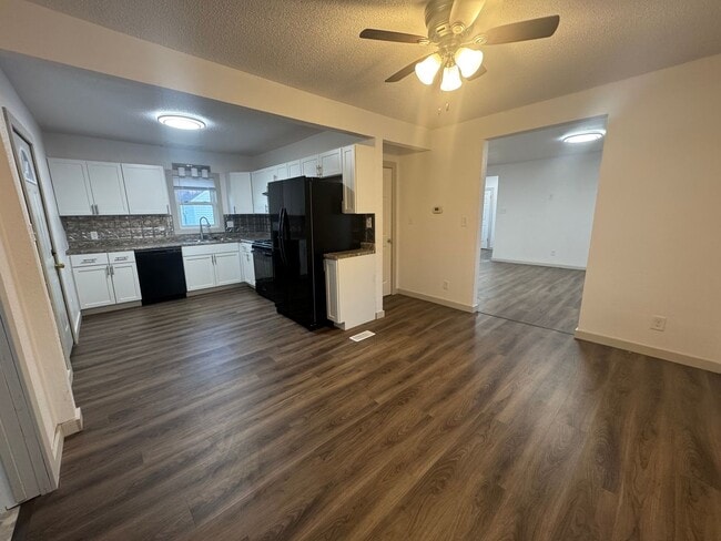 property at 1210 W Parker St