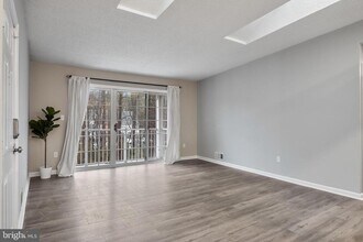 98 Chambord Ct in Hamilton Township, NJ - Building Photo - Building Photo