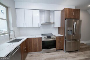 2213 Emerald St in Philadelphia, PA - Building Photo