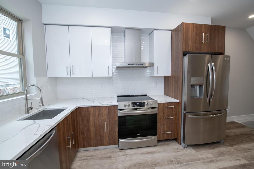 2213 Emerald St in Philadelphia, PA - Building Photo