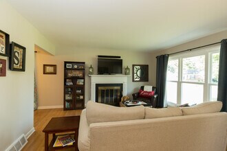 4311 Kinloch Rd in Louisville, KY - Building Photo - Building Photo