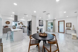 2350 SW 24th St in Miami, FL - Building Photo - Building Photo