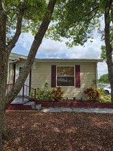 15141 Rialto Ave in Brooksville, FL - Building Photo - Building Photo