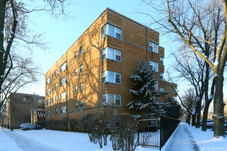 7327 N Rogers in Chicago, IL - Foto de edificio - Building Photo