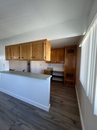 Gates Apartments in Redondo Beach, CA - Building Photo - Building Photo