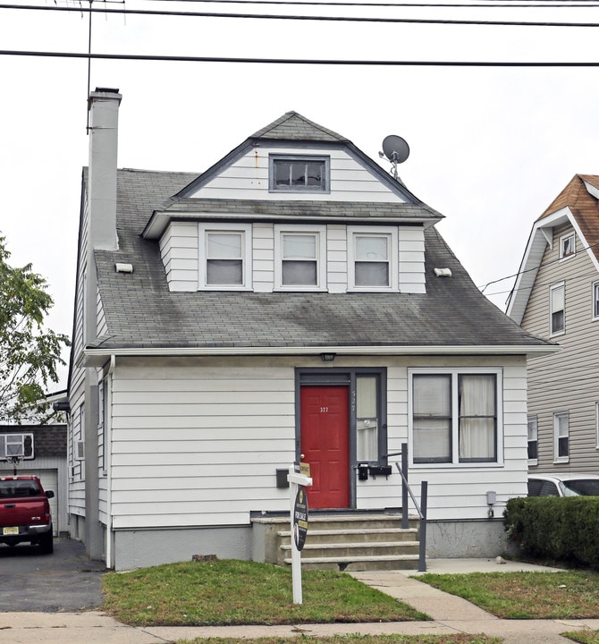 327 Haledon Ave in Haledon, NJ - Building Photo