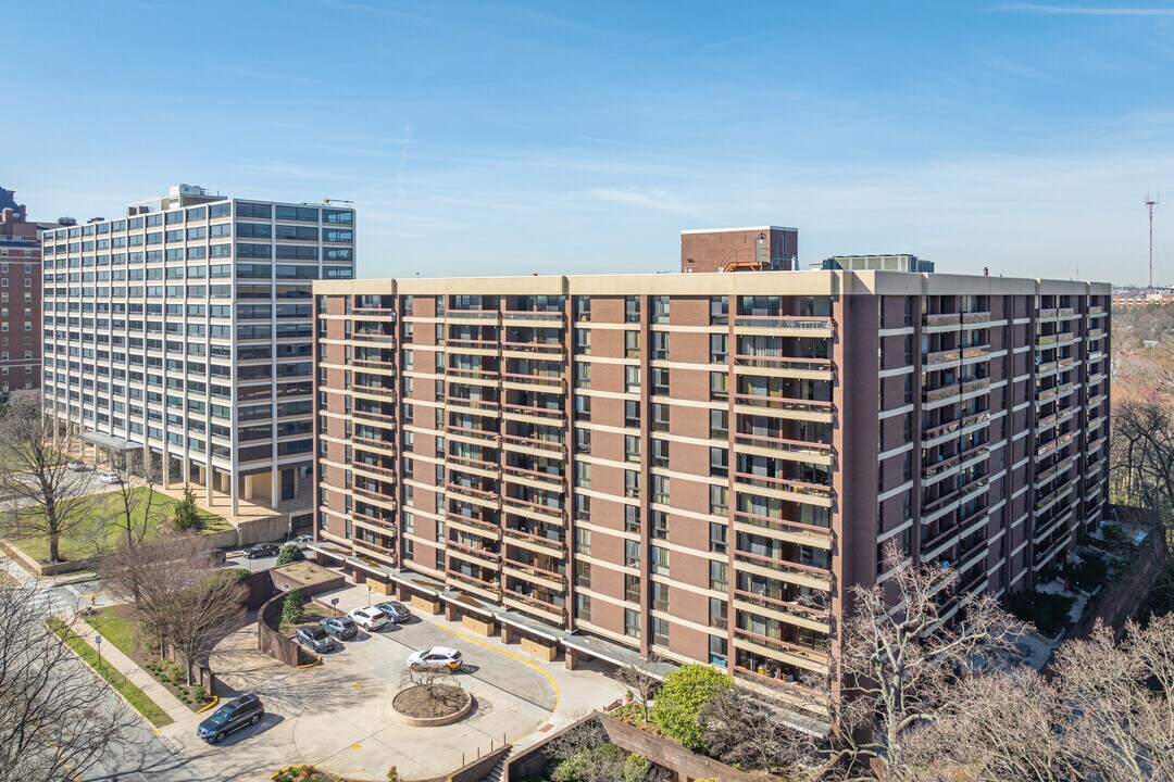 Winthrop House Condominium in Baltimore, MD - Building Photo