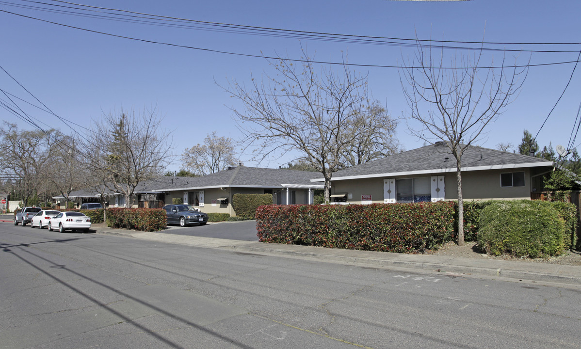 1018-1040 Allison Ave in St Helena, CA - Building Photo