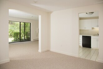 Hemlock Lane Apartments in Maynard, MA - Building Photo - Building Photo