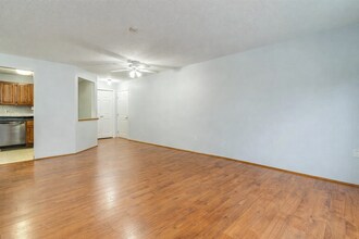 14 Flintlock Ln, Unit 1 in Merrimack, NH - Foto de edificio - Building Photo