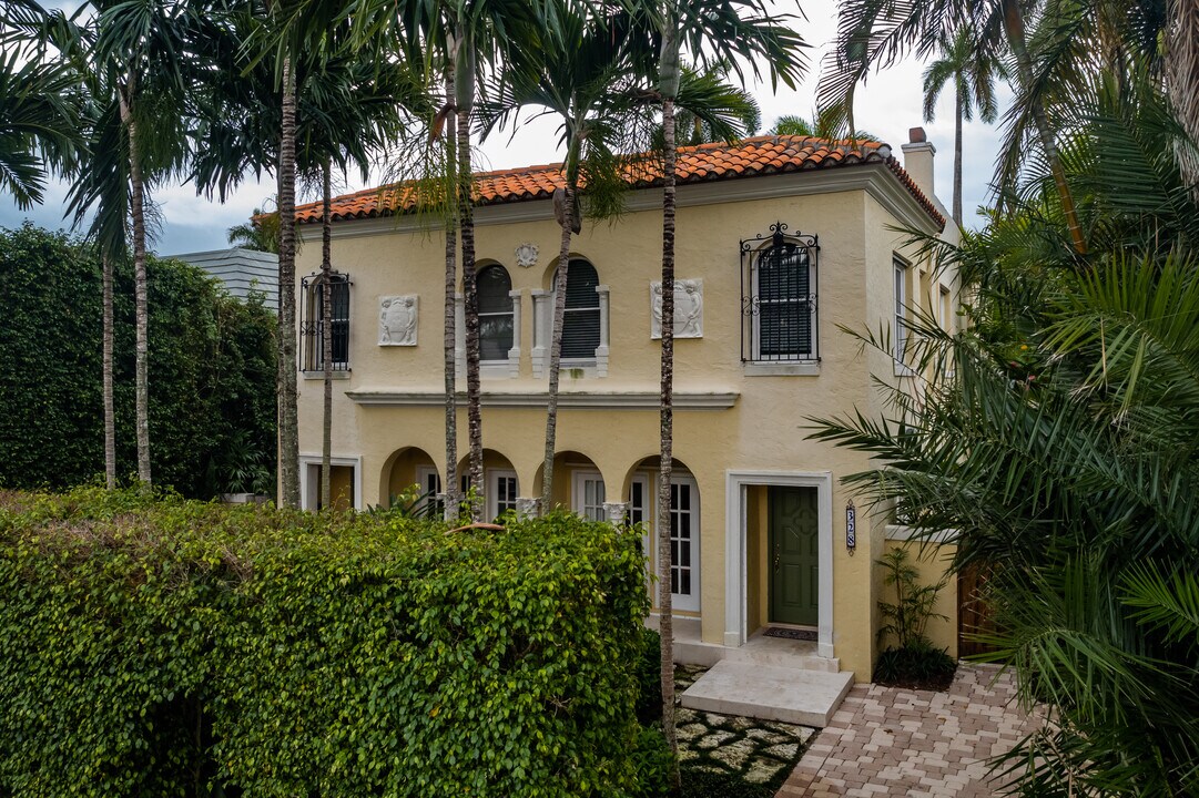 326 Chilean Ave in Palm Beach, FL - Foto de edificio