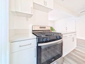 1818 W Sumac Ln in Anaheim, CA - Foto de edificio - Building Photo