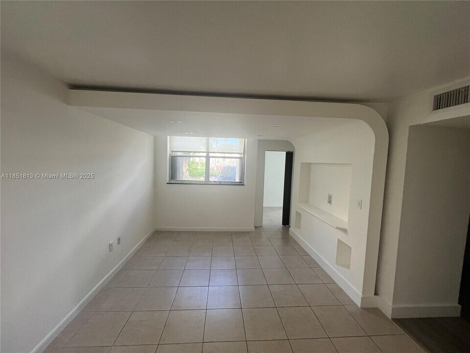 9441 SW 4th St in Miami, FL - Foto de edificio