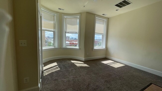 30 E 25th St in Baltimore, MD - Building Photo - Building Photo