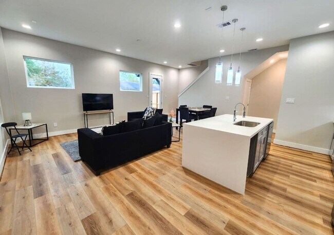 8113 Esther Acres Ln in Houston, TX - Building Photo - Building Photo