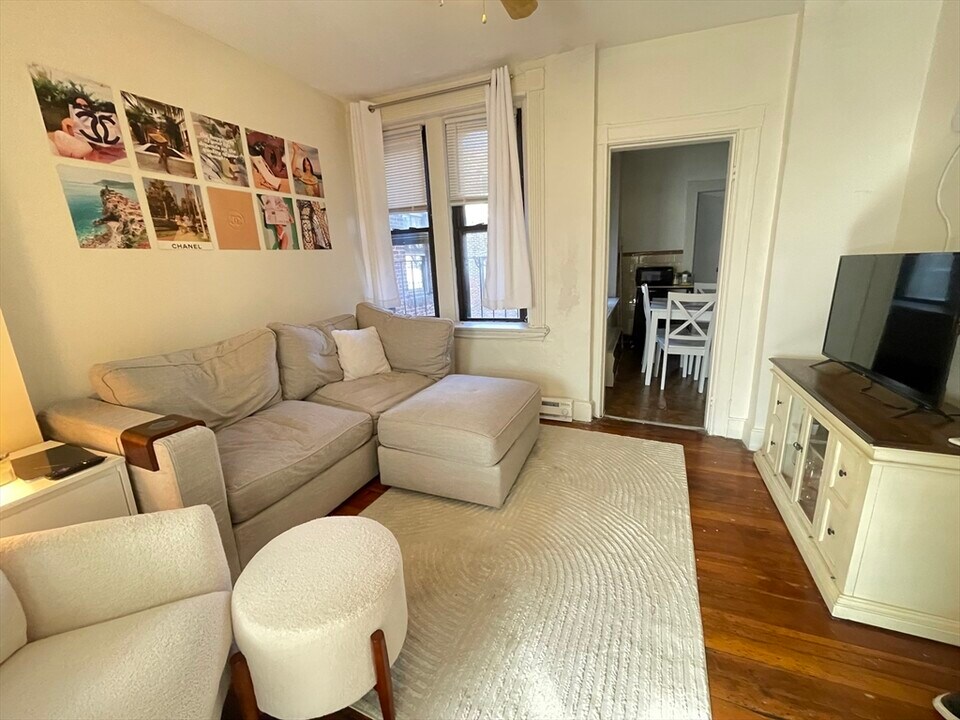 205 Endicott St, Unit 3 in Boston, MA - Building Photo