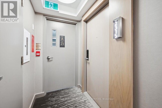 585-2585 Bloor St E in Toronto, ON - Building Photo - Building Photo