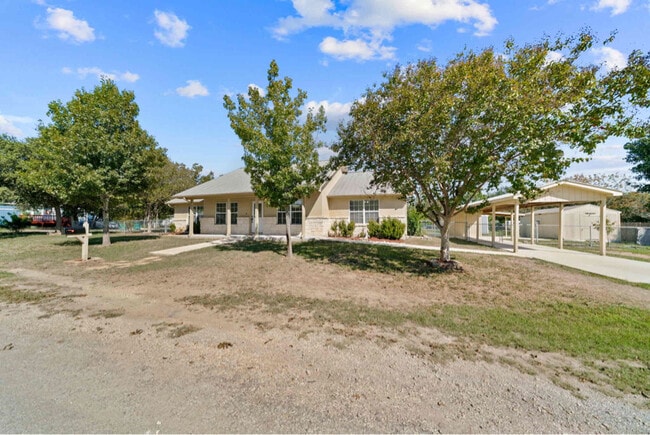 1015 Algiers St in Castroville, TX - Building Photo - Building Photo