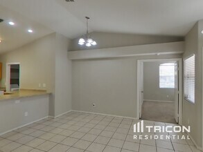 5565 E Cy Young Dr in Las Vegas, NV - Building Photo - Building Photo