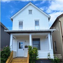 326 Washington St in Latrobe, PA - Building Photo