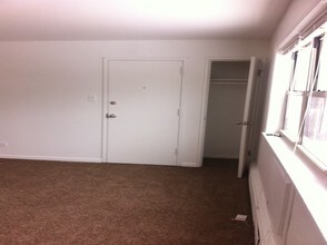 8100 S Drexel Ave in Chicago, IL - Building Photo - Interior Photo