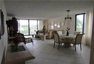 3590 S Ocean Blvd in South Palm Beach, FL - Building Photo - Building Photo