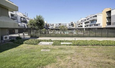 3 Embarcadero W in Oakland, CA - Building Photo - Building Photo