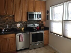 1331 Chetworth Ct in Alexandria, VA - Foto de edificio - Building Photo