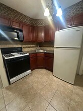 56-07 Clover Pl in Queens, NY - Foto de edificio - Building Photo