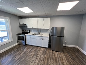 31 Griswold St, Unit 2 Rear in Binghamton, NY - Foto de edificio - Building Photo